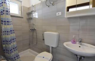 Compact studio stay with sea views and BBQ - 4