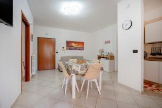 Levante Eight Sea View Apartment - 3