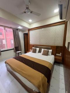HOTEL BANSURI 966o9o1oo6 just 75mtr from shreenathji temple I 2 min walking distance By SK - 8