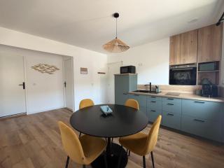 Home 724 - 8