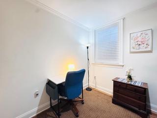 Entire 4 bedroom familyfriendly basement apartment, MetroWalk - 5