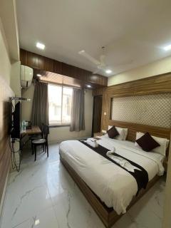 HOTEL BANSURI 966o9o1oo6 just 75mtr from shreenathji temple I 2 min walking distance By SK - 8