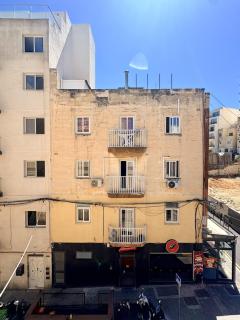 Calypso 3 Large Stylish Apartment in Paceville with Mercury Tower View Ideal for Groups - 7