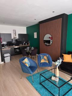Deluxe 2BR Apartment Near City Center - Sleeps 6 - 3