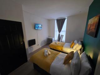 Deluxe 2BR Apartment Near City Center - Sleeps 6 - 2