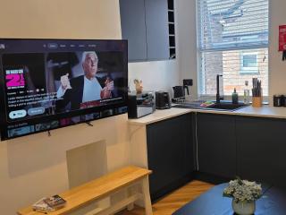 4 BDR Home close to Anfield Stadium - Sleeps 8 - 8