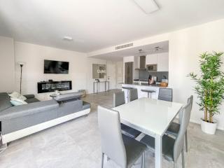 GuestReady - Marbella with terrace and pool - 9