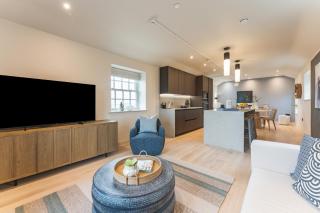 Hidden 4- Elvan Duplex Hot Tub - 8