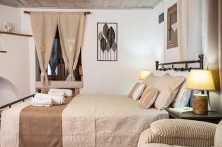 Thalia's Cottage - Cozy, Romantic Retreat with Sea & Mountain views - 3