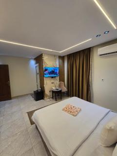 now pyramids inn - 7