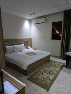 now pyramids inn - 5