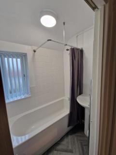 Cozy Stay - 2 Bed Flat -Includes Free Parking - 3