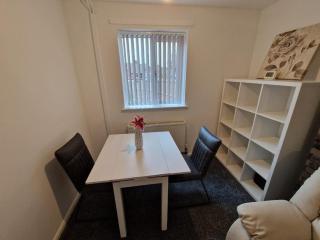 Cozy Stay - 2 Bed Flat -Includes Free Parking - 2