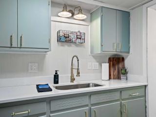 Woodland home with workspace and TV - 3