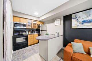 1BD Townhome Walk to Lake! - 2