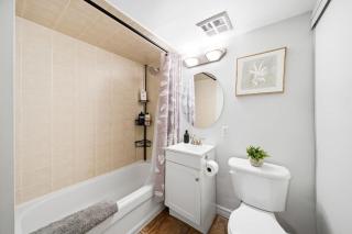 1BD Townhome Walk to Lake! - 1