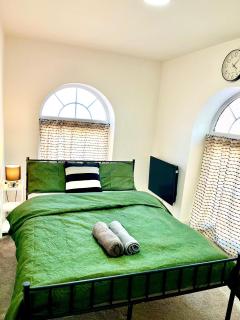 Falcon Crest Lodge - 2BR-Sleeps 7 - Free Parking - Wi-Fi - 3