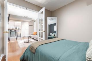 Town House by Exhibition and BMO Field - Sleeps 2 - 3