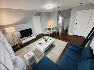 Spacious Yale 2BR with Full Kitchen & WiFi - 0