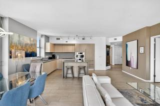 HYDE BEACH HOUSE RESORT - MILLION APARTMENT 2bd 2ba, DIRECT OCEAN VIEW, 1 MIN FROM BEACH, 6 GUESTS - 1