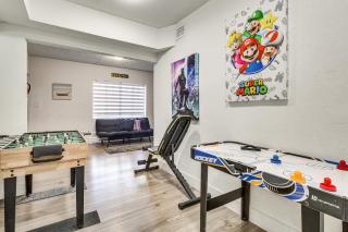 Group Hub with Game Room! 4 Mi to Hard Rock Stadium - 8