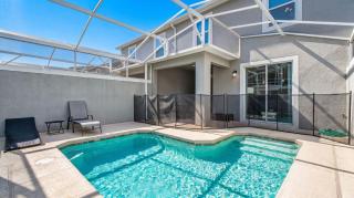 4BR Retreat in Champions Gate w/ Private Pool - 2