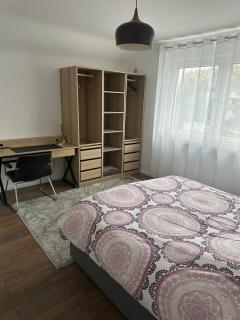 2 Private Apartments - 8 Guests - Air Conditioning - Parking - 2