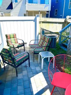 Wow a 3-bedroom, 2-Bathroom, 2-Level Condo, Beach Block - 8