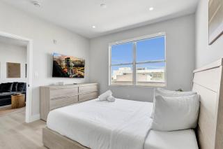 Modern 2 BDR South Beach Condo by Ocean Drive 404 - 1
