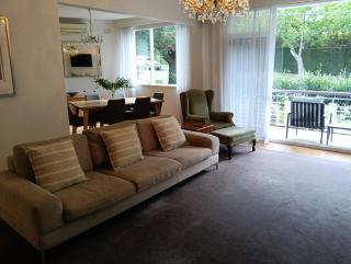 Elegant Toorak apartment in prestigous street - 0