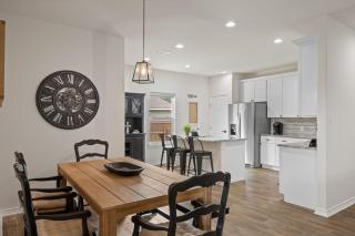 New! Modern Home in Canyon Lake - 1