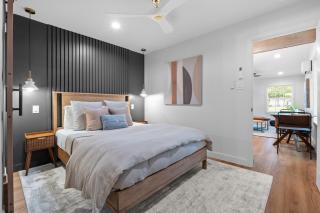 Stylish 1BR Retreat 4 miles to IAH Airport - 2