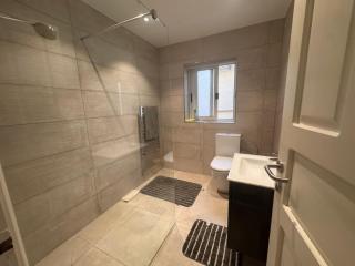 Private room and bathroom Close to St julians - 4