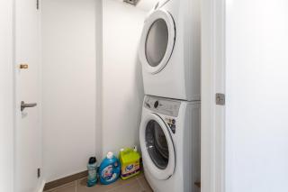 Spacious 3BR Near Yorkdale Mall, Family-Friendly, Free Parking - 4