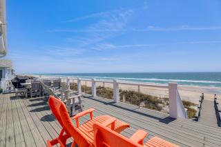 Beachfront Oasis with 2 Large Decks, BBQ and Views! - 0