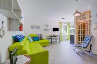 Marina's Green Home - Happy Rentals - 2