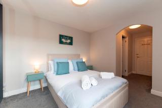 Modern 2-Bed Apartment Near Kingston - Pass the Keys - 5
