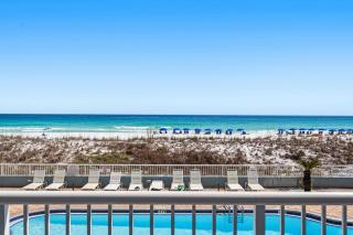 Spacious condo in with free WiFi pool access central AC and washer&dryer - 5