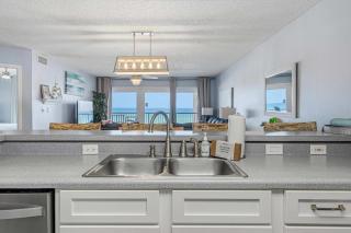 Comfy beachfront condo with central AC pool access ocean view and washer&dryer - 1