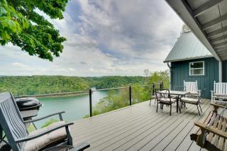 Hot Tub & View! 'Lakehouse Lookout' Byrdstown Home - 0