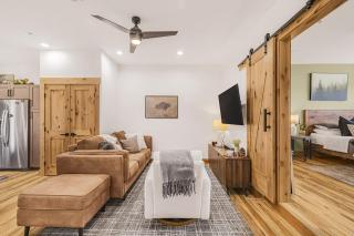 Modern Mountain condo with river views EV charger SUP - 6