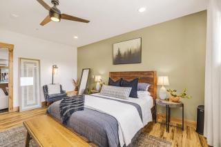 Modern Mountain condo with river views EV charger SUP - 3