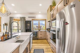 Modern Mountain condo with river views EV charger SUP - 7