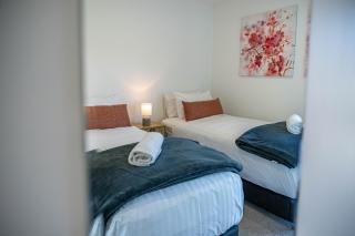 Modern Warm & Cosy Townhouse - 5 min to Wānaka - 9