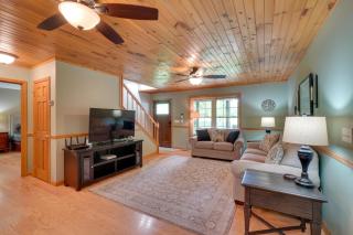Dale Hollow Hideaway: Fire Pit, Deck, Boat Parking - 6