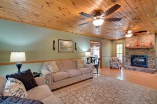 Dale Hollow Hideaway: Fire Pit, Deck, Boat Parking - 5