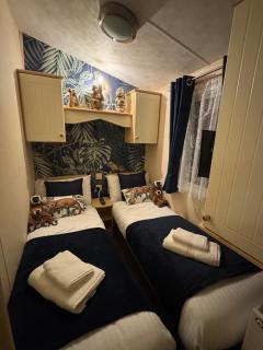 Coastal retreat with monkey-themed kids rooms Caravan - 1