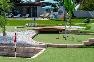 Tropical pop art getaway w Pool & Game Room - 8