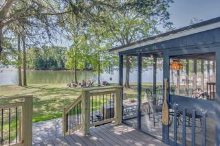 Lake Wateree Retreat: Dock & Screened Porch! - 0
