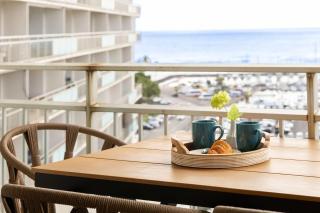 11FL Ilikai Studio with Lanai & Stunning Ocean Views - 4